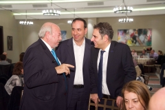 (από αριστερά) Ο Δήμαρχος Κεφαλονιάς, κ. Αλέξανδρος Παρίσης με τον κ. Γεράσιμο Ραυτόπουλο, συνεργάτη της Υδρογείου και τον κ. Παύλο Κασκαρέλη, Αντιπρόεδρο και Διευθύνοντα Σύμβουλο της εταιρείας